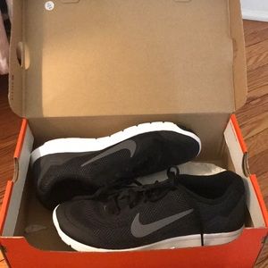 Nike Flex Experience 8.5 NIB